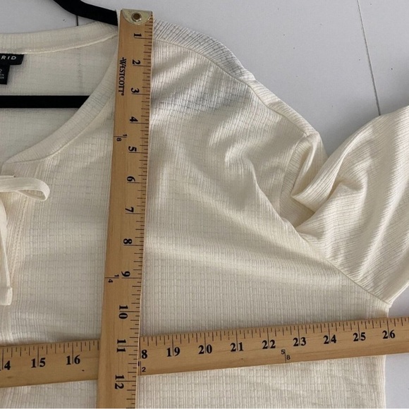 TORRID 2 Texture Jersey Lace-Up Drop Shoulder Top Plus Size 2X Ivory - Picture 6 of 7